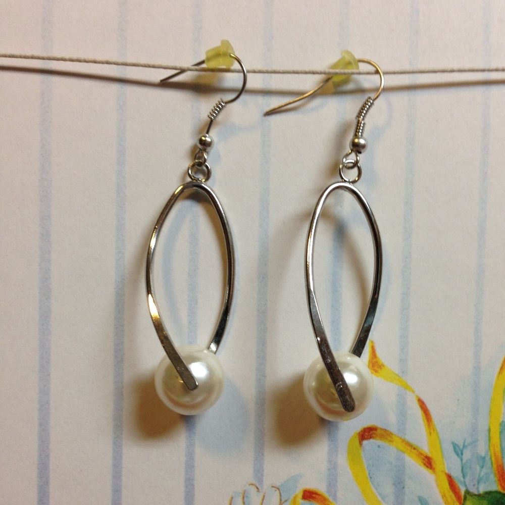 Faux Pearl Oval Drop Earrings - Picture 3 of 8